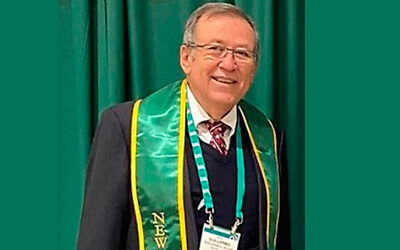 Dr. Guillermo Acuña Leiva, Expresidente de la Sociedad Médica de Santiago es reconocido como Mastership del American College of Physicians, en la reunión anual en Chicago.